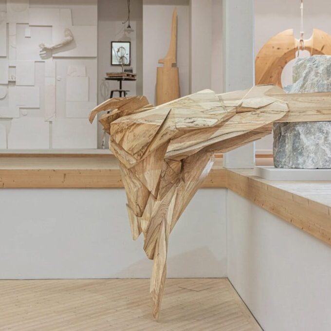 Øystein Pålsønn Lønvik - Gull og tause skoger  (2023), fra utstillingen Arvegods i Nils Aas Kunstverksted. Foto: Lena Johnsen.
